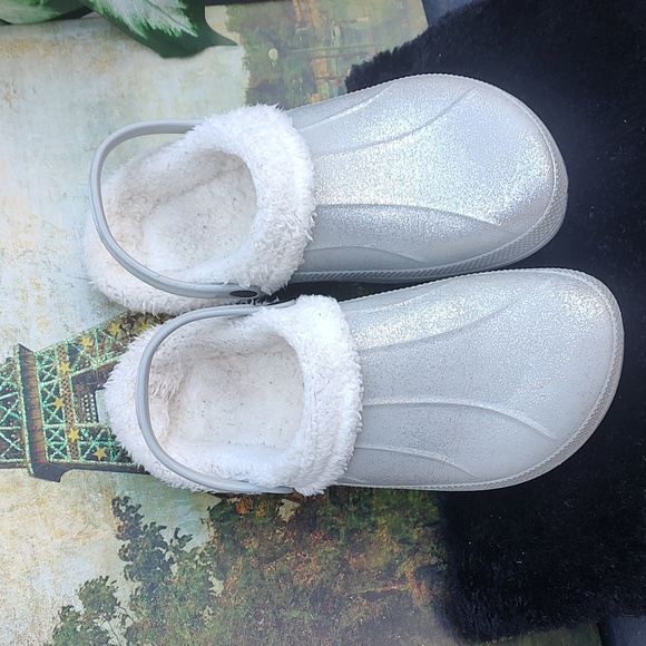 SILVER SHOES - Picture 3 of 7